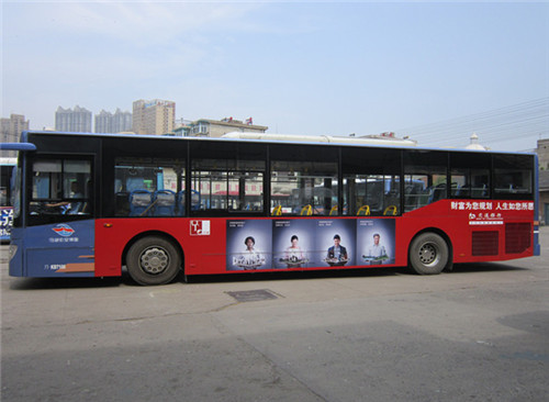 公交车车身广告