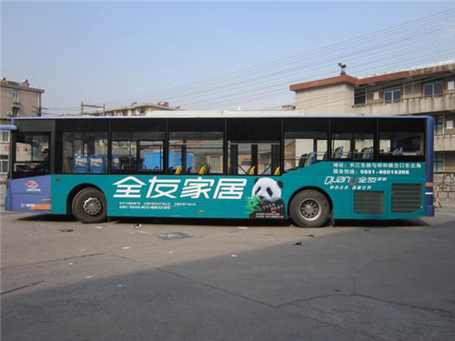 公交车车身广告