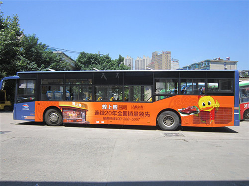 公交车车身广告