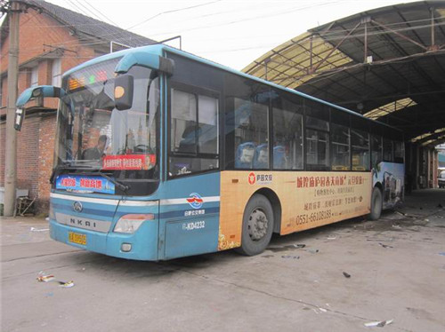 公交车车身广告